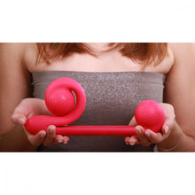 Load image into Gallery viewer, snail, pink Snail Vibrator, Pink Snail Vibe in hands