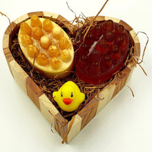 Load image into Gallery viewer, Beer &amp; Beer/Oatmeal Scrubby Soaps In Gift Box w/ Duckie  
